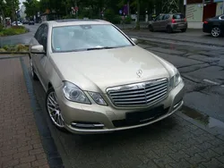 Beige Gebraucht 2009 Mercedes E350 Elegance Limousine | 10.450 € (Superpreis)