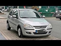 Silber Gebraucht 2004 Opel Corsa Kleinwagen | 1.250 €