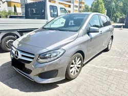 Grau Gebraucht 2016 Mercedes B180 Van / Kleinbus | 13.795 € (Guter Preis)