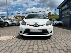 Weiß Gebraucht 2014 Toyota Aygo Cool Kleinwagen | 4.999 € (Guter Preis)