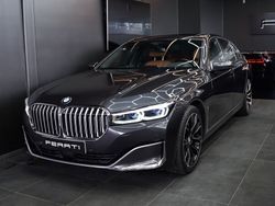 Grau Gebraucht 2019 BMW 730 Limousine | 47.900 €