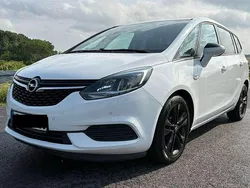 Weiß Gebraucht 2017 Opel Zafira Tourer drive Van / Kleinbus | 8.501 €