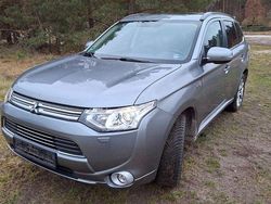 Grau Gebraucht 2014 Mitsubishi Outlander P-HEV SUV | 9.500 € (Teuer)