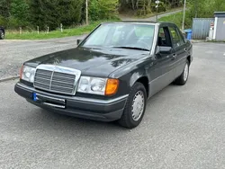 Grau Gebraucht 1988 Mercedes E300 Limousine | 7.000 €
