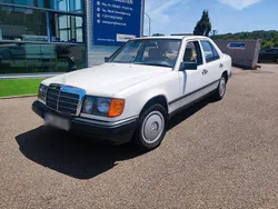 Weiß Gebraucht 1985 Mercedes E200 Limousine | 8.500 €