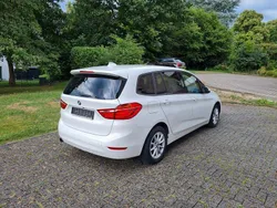 Weiß Gebraucht 2017 BMW 218 Gran Tourer Advantage Van / Kleinbus | 9.700 € (Guter Preis)