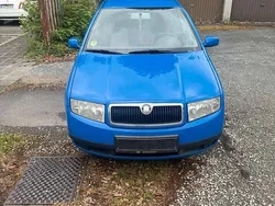 Blau Gebraucht 2003 Skoda Fabia Kleinwagen | 700 € (Etwas zu teuer)