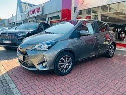Marlingrau metallic Gebraucht 2018 Toyota Yaris Hybrid Basis Limousine | 14.980 € (Fairer Preis)