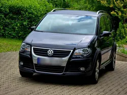 Schwarz Gebraucht 2009 VW Touran Cross Highline Van / Kleinbus | 5.950 € (Fairer Preis)