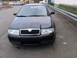 Schwarz Gebraucht 2002 Skoda Octavia Kombi | 2.850 €
