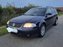 Blau Gebraucht 2003 VW Passat Kombi | 700 € (Superpreis)