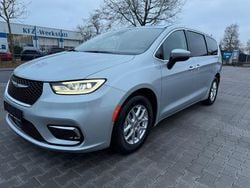 Silber Gebraucht 2023 Chrysler Pacifica Van / Kleinbus | 33.999 € (Guter Preis)