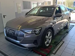 Taifungrau metallic Gebraucht 2020 Audi e-tron Advanced Plus SUV | 34.820 € (Superpreis)