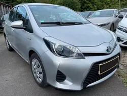 Silber Gebraucht 2014 Toyota Yaris Hybrid Life Limousine | 8.999 € (Etwas zu teuer)