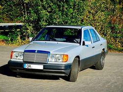 Andere farben Gebraucht 1991 Mercedes E230 Limousine | 2.280 €