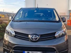Grau Gebraucht 2020 Toyota Proace Verso Kombi | 39.500 € (Etwas zu teuer)