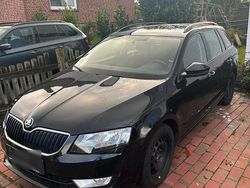 Schwarz Gebraucht 2014 Skoda Octavia Ambition Kombi | 6.350 €