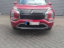 Rot Gebraucht 2025 Mitsubishi Outlander P-HEV Top SUV | 56.590 €