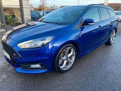 Blau Gebraucht 2016 Ford Focus ST Limousine | 8.850 € (Guter Preis)