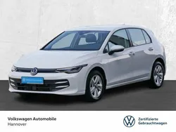 Weiß Gebraucht 2024 VW Golf VIII Life Limousine | 22.490 € (Guter Preis)