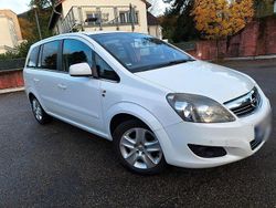 Weiß Gebraucht 2010 Opel Zafira Limousine | 3.500 €
