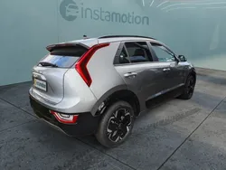Grau Gebraucht 2024 Kia e-Niro SUV | 35.350 € (Etwas zu teuer)