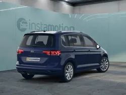Blau Gebraucht 2024 VW Touran Highline Van / Kleinbus | 43.900 € (Teuer)