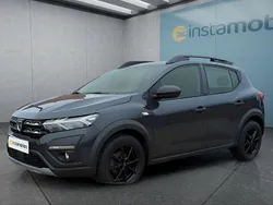 Grau Gebraucht 2022 Dacia Sandero Stepway Kleinwagen | 12.999 € (Etwas zu teuer)