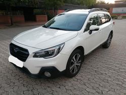 Weiß Gebraucht 2018 Subaru Outback Sport Kombi | 18.999 €