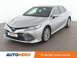 Ultra silver Gebraucht 2020 Toyota Camry Executive Limousine | 23.890 € (Guter Preis)