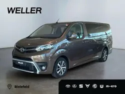 Barrique braun metallic Gebraucht 2024 Toyota Proace Comfort Van | 31.880 € (Fairer Preis)