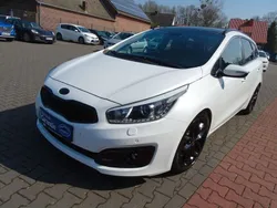 Weiß Gebraucht 2015 Kia Ceed Sportswagon Kombi | 12.490 € (Fairer Preis)