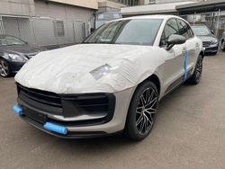 Grau Gebraucht 2024 Porsche Macan Sport SUV | 68.900 €