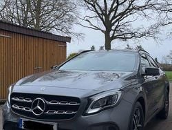 Grau Gebraucht 2018 Mercedes GLA200 AMG line SUV | 18.800 € (Fairer Preis)