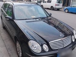 Schwarz Gebraucht 2003 Mercedes E240 Limousine | 3.000 € (Fairer Preis)