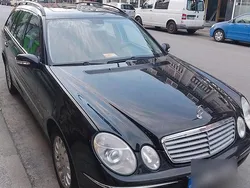 Schwarz Gebraucht 2003 Mercedes E240 Limousine | 3.100 € (Fairer Preis)