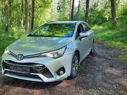 Silber Gebraucht 2016 Toyota Avensis Business Edition Kombi | 7.500 € (Fairer Preis)
