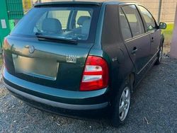 Grün Gebraucht 2001 Skoda Fabia Kleinwagen | 1.500 € (Fairer Preis)
