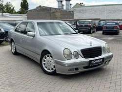 Silber Gebraucht 2000 Mercedes E270 Elegance Limousine | 2.600 €