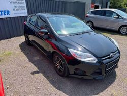Schwarz Gebraucht 2014 Ford Focus Limousine | 5.750 € (Fairer Preis)