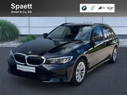 Saphirschwarz Gebraucht 2022 BMW 320 Advantage Kombi | 24.300 € (Fairer Preis)