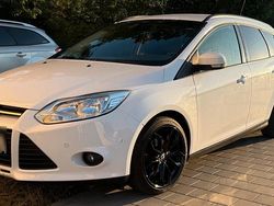Weiß Gebraucht 2014 Ford Focus Kombi | 5.799 € (Etwas zu teuer)