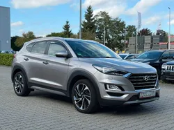 Grau Gebraucht 2019 Hyundai Tucson Premium SUV | 18.400 € (Fairer Preis)