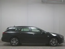 Onyx schwarz metallic Gebraucht 2021 Opel Insignia Edition Kombi | 14.680 € (Superpreis)