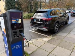 Schwarz Gebraucht 2023 Mercedes GLC300e SUV | 53.900 € (Fairer Preis)