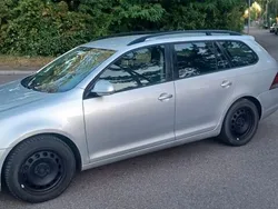 Silber Gebraucht 2012 VW Golf VII Trendline Kombi | 2.400 €
