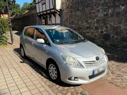 Silber Gebraucht 2009 Toyota Verso Van / Kleinbus | 4.990 € (Fairer Preis)