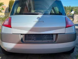 Silber Gebraucht 2003 Renault Mégane II Limousine | 1.600 €