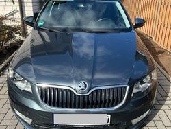 Grau Gebraucht 2015 Skoda Octavia Kombi | 12.500 € (Etwas zu teuer)