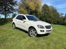 Weiß Gebraucht 2008 Mercedes ML320 Edition 1 SUV | 7.500 € (Teuer)